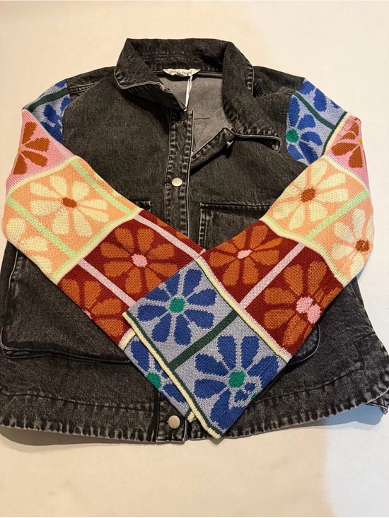 DAVI & DANI Jackets & Blazers - DAVI & DANI Women's
Adjustable Cuffs Multi Patch Denim Jacket (black denim)